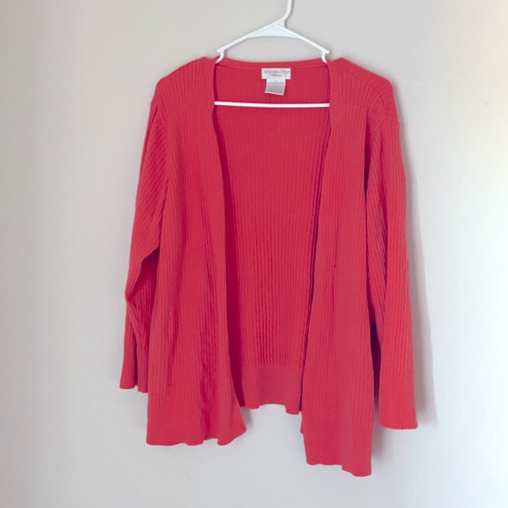 Womens pink cardigan. Never worn